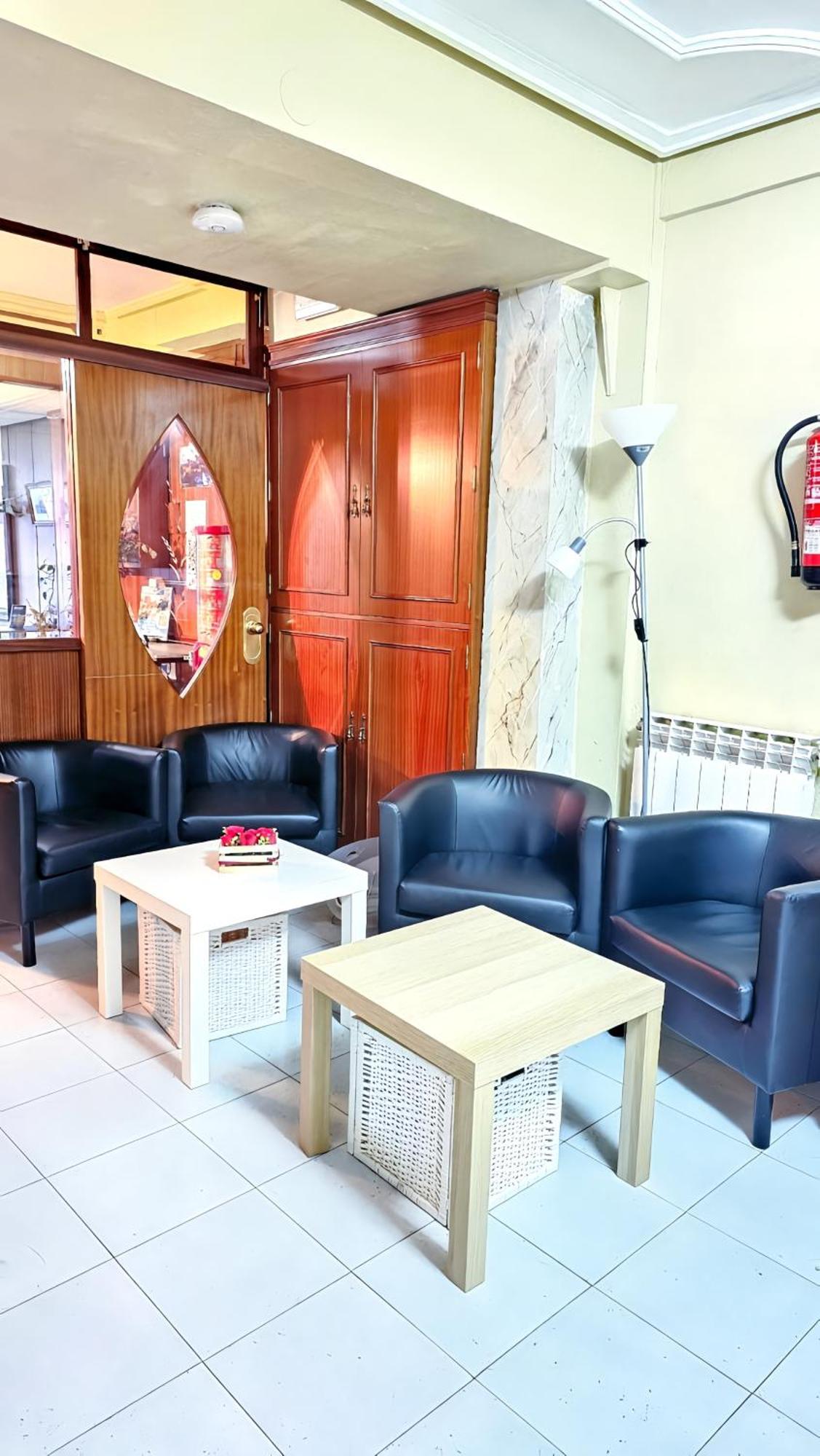 Hostal La Rosa Caces Extérieur photo