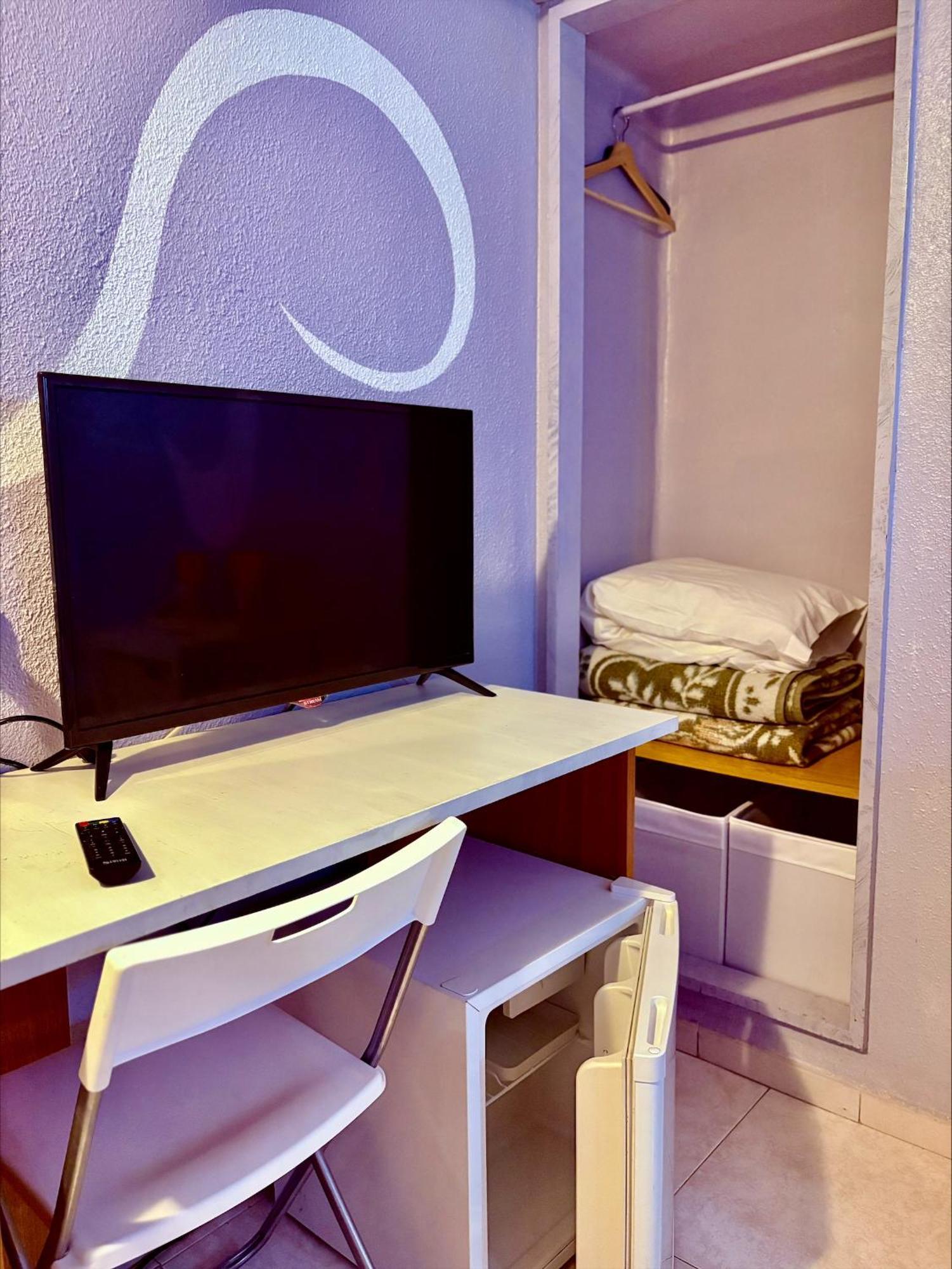 Hostal La Rosa Caces Extérieur photo