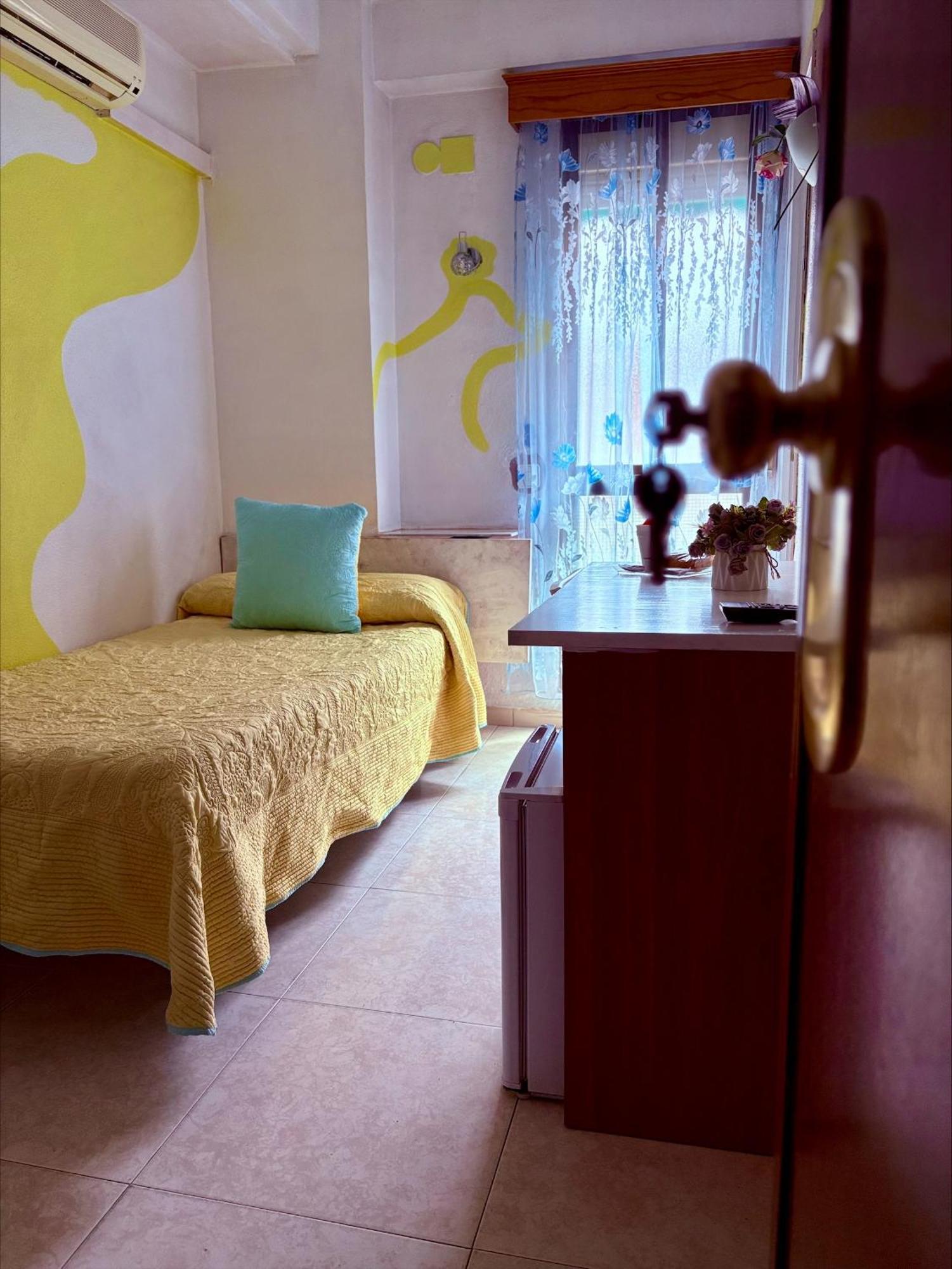 Hostal La Rosa Caces Extérieur photo