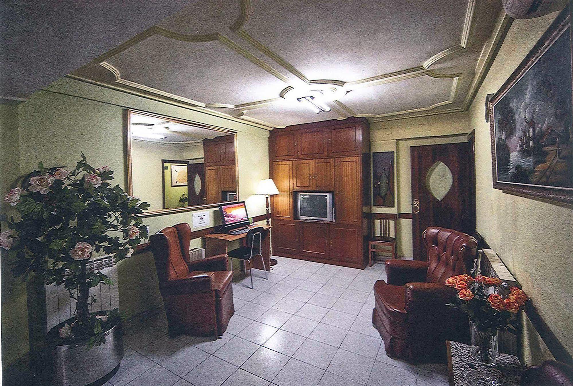 Hostal La Rosa Caces Extérieur photo