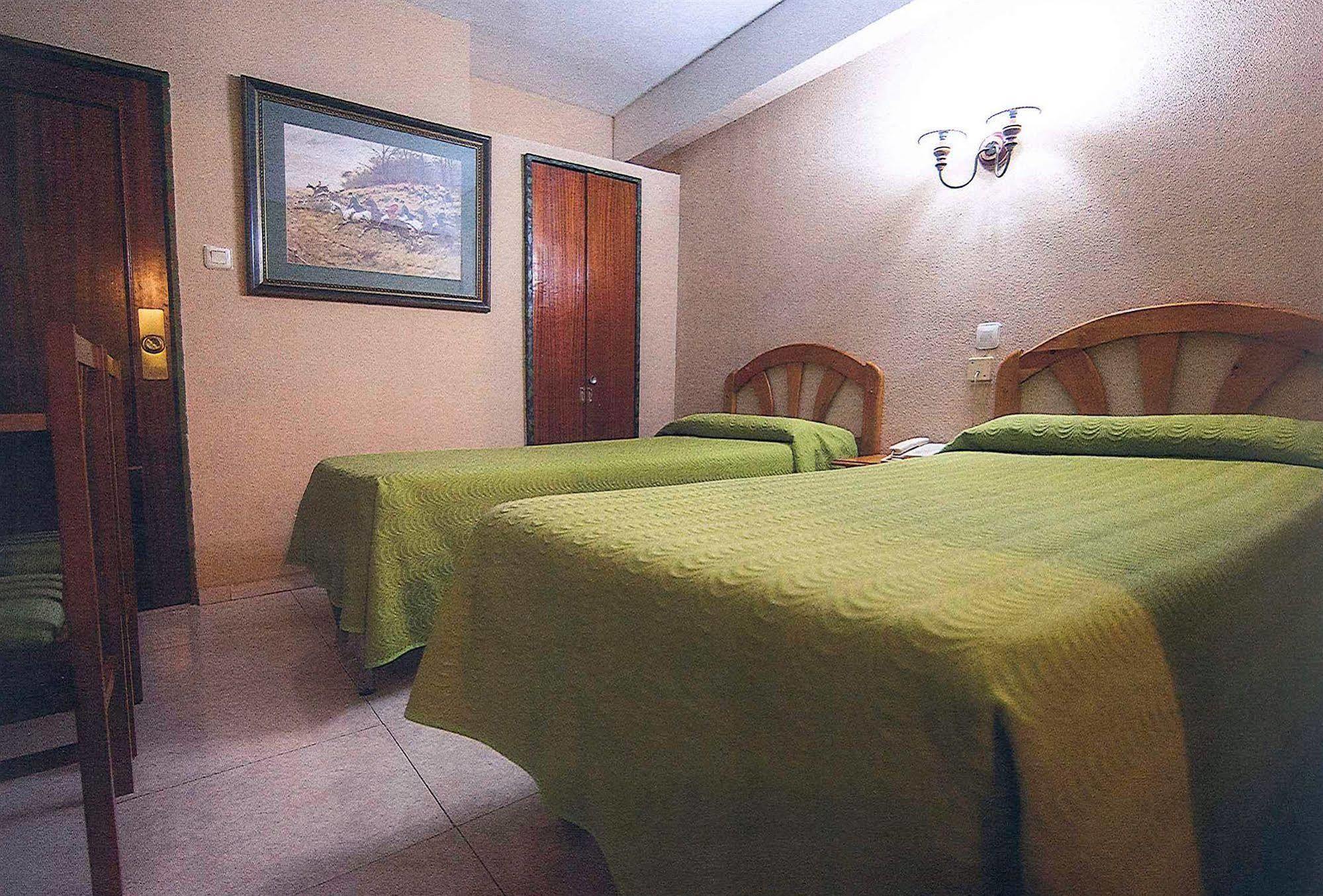 Hostal La Rosa Caces Extérieur photo