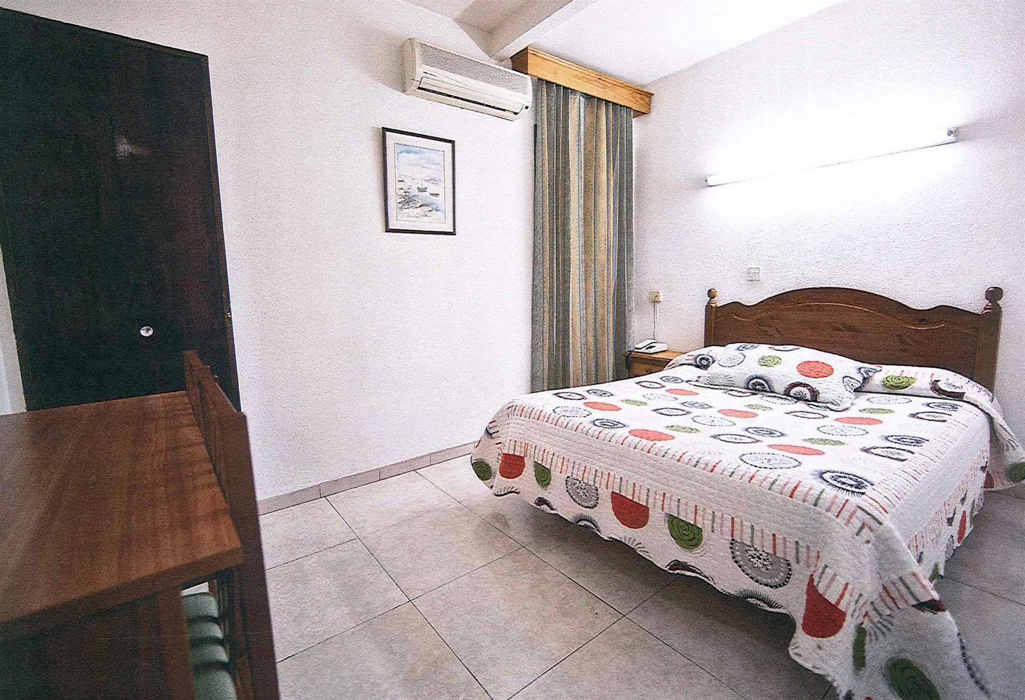Hostal La Rosa Caces Extérieur photo